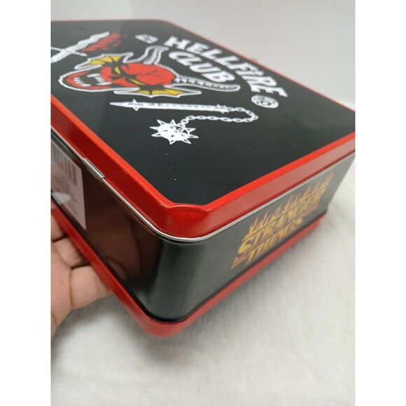Stranger Things Hellfire Club Tin Lunch Box Hawkins 1980's Eddie Munson D&D D20 - Picture 5 of 7